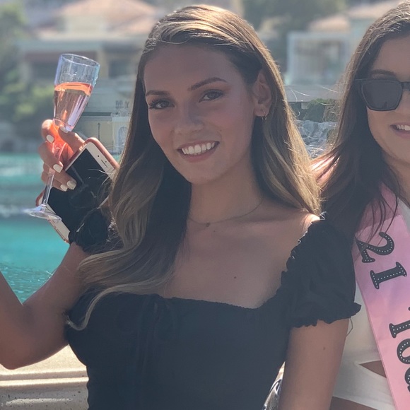 Meet your Posher, Sarah - Picture 1 of 1